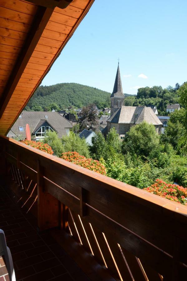 Ferienwohnung Burgblick Bilstein Exterior foto